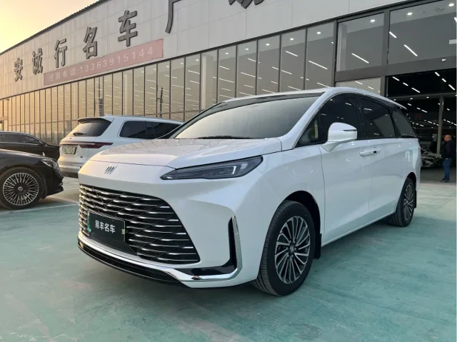 Buick GL8 Hybrid 陆尚 智享版