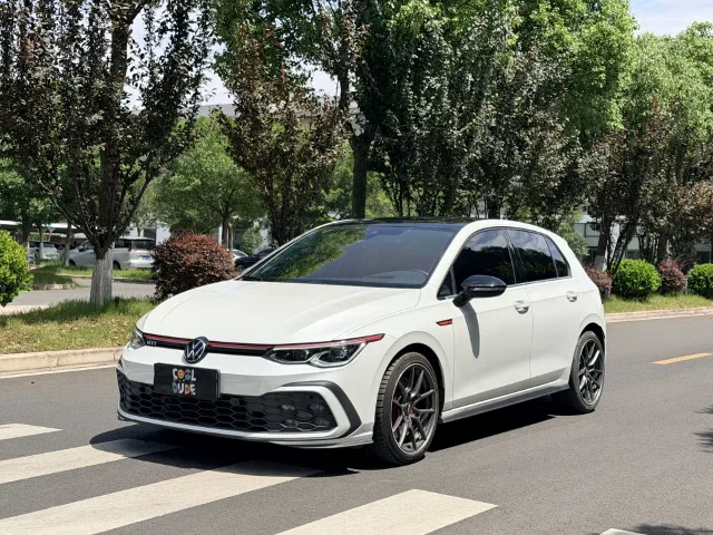 Volkswagen Golf GTI 380TSI DSG GTI