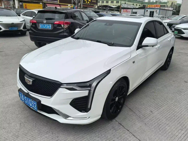 Cadillac CT4 28T Fashion Type