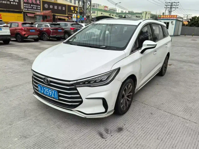 BYD Song MAX 1.5T Auto Connected Wise Fashion Type 7 seats China V