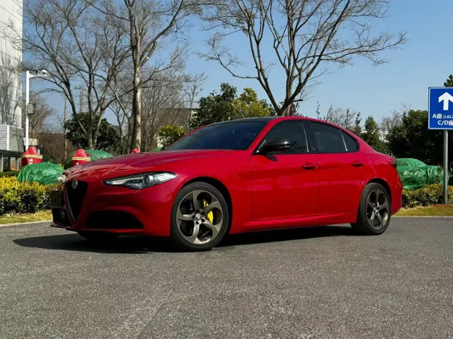 Alfa Romeo Giulia 2.0T 280HP Black Package Black Mark Limited Edition