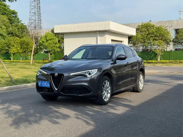 Alfa Romeo Stelvio 2.0T 200HP Luxury Edition