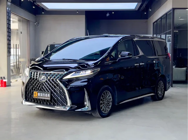 Lexus LM 300h 4-seat Royal World Edition