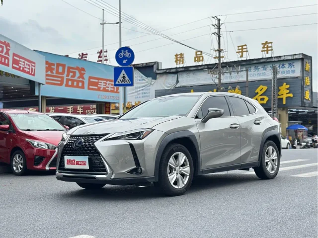 Lexus UX 260h Explore · Fun Edition