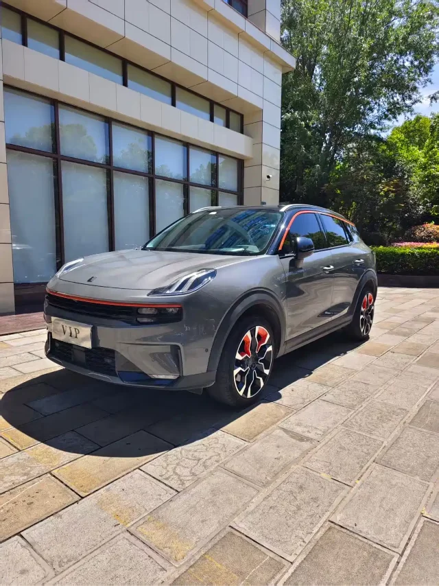 Lynk & Co 06 1.5T Shine Halo