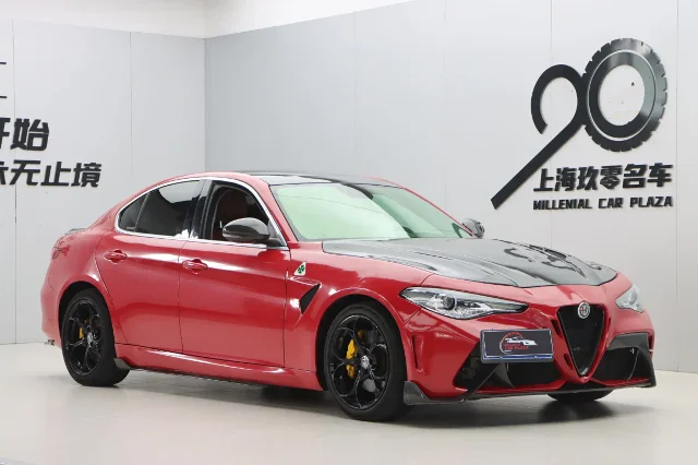 Alfa Romeo Giulia 2.0T 280HP Luxury Edition