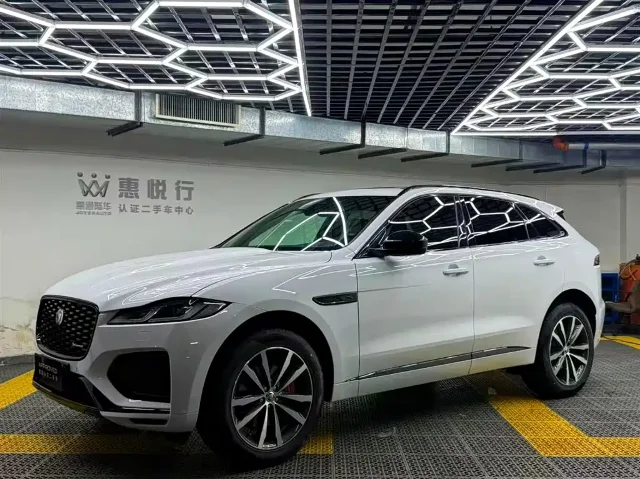 Jaguar F-PACE P250 R-Dynamic SE