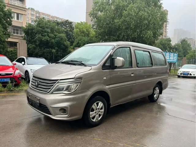 Forthing Lingzhi M5 1.6L Practical Type 5 seats