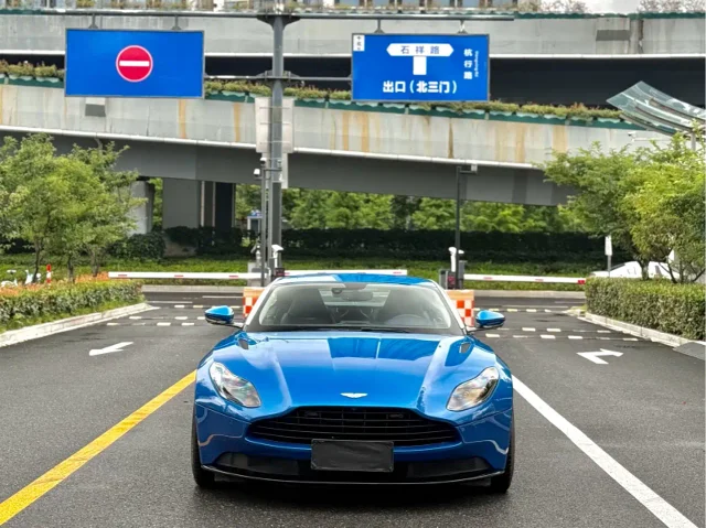 Aston Martin DB11 4.0T V8 Coupe