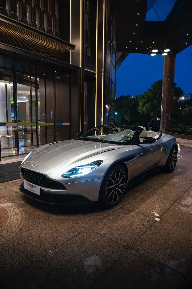 Aston Martin DB11 4.0T V8 Volante