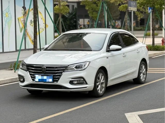 Roewe i5 1.5L Manual 4G Connected Bright Beyond Edition