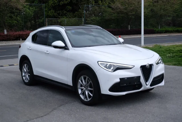 Alfa Romeo Stelvio 2.0T 200HP Luxury Edition