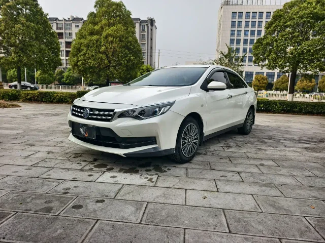 Venucia D60 1.6L Entry Manual Comfort Enjoy Edition