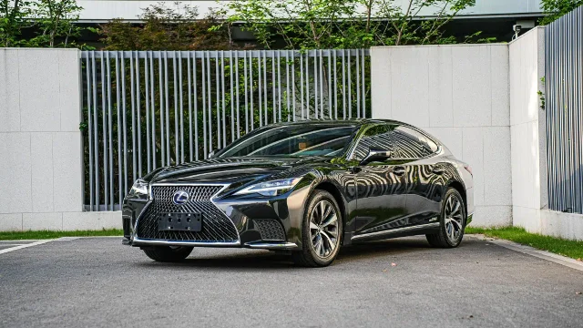 Lexus LS 500h Excellence Edition