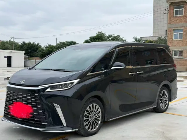 Lexus LM 500h 6-seat Distinguished Edition