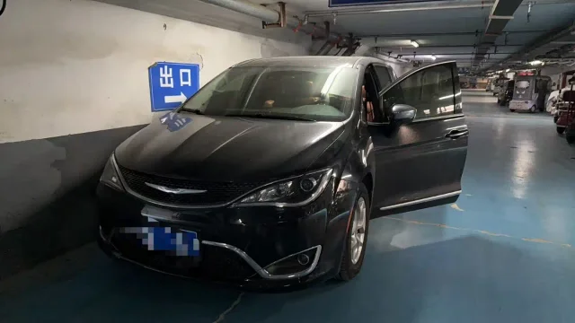 Chrysler Grand Voyager (Import) 3.6L Premium Edition