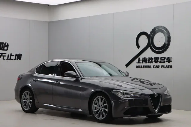 Alfa Romeo Giulia 2.0T 280HP Luxury Edition
