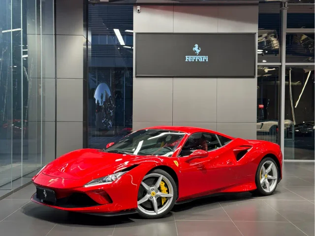Ferrari F8 Tributo 3.9T V8
