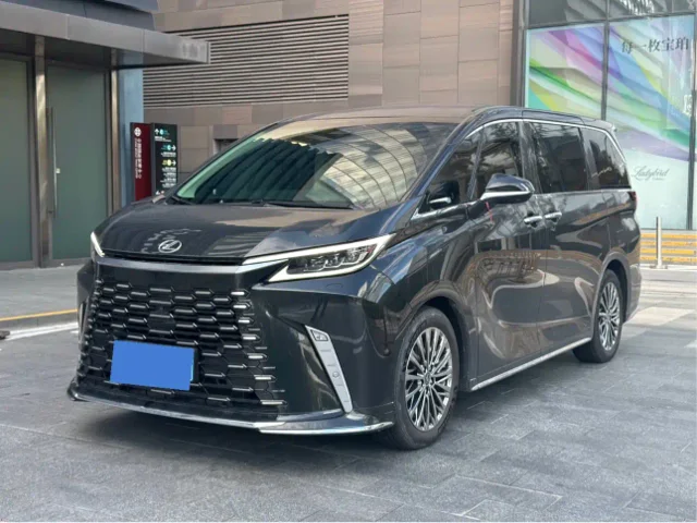 Lexus LM 500h 6-seat Distinguished Edition