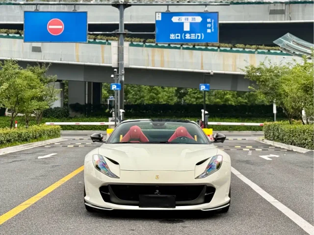 Ferrari 812 6.5L GTS