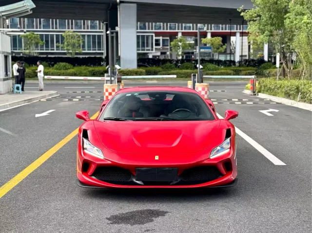 Ferrari F8 Tributo 3.9T V8