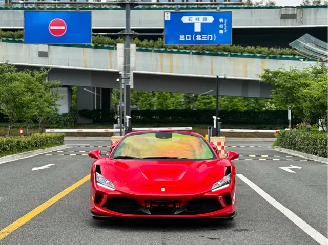 Ferrari F8 Spider 3.9T V8