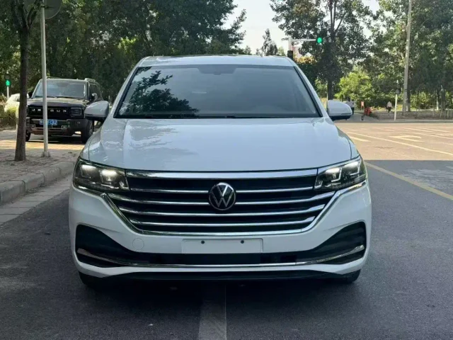 Volkswagen Viloran 330TSI Luxury Edition