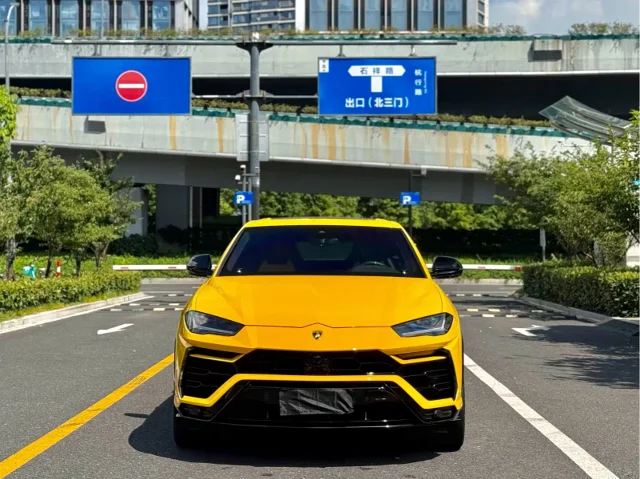 Lamborghini Urus 4.0T V8