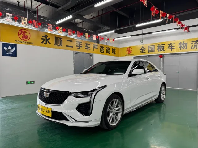 Cadillac CT4 28T Fashion Type