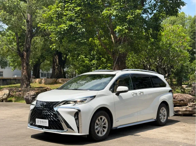 Toyota Granvia 2.5L Hybrid Comfort Edition