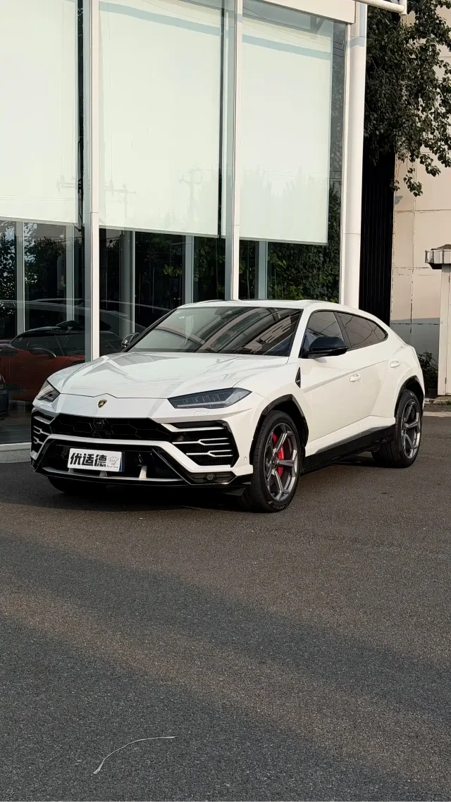 Lamborghini Urus 4.0T V8