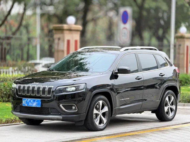 Jeep Cherokee 2.0T 2WD Premium Edition China VI