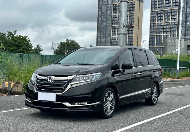 Honda Elysion 2.0L Hybrid Supreme Edition
