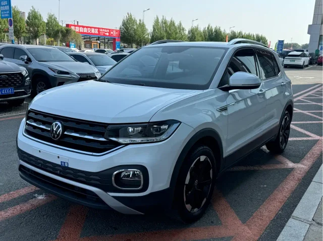 Volkswagen Tacqua 1.5L Auto Joy Connected Edition