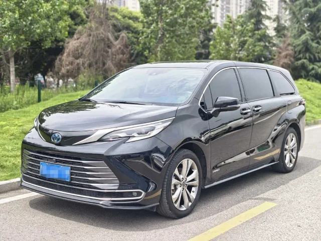 Toyota Sienna 2.5L Hybrid Premium Edition