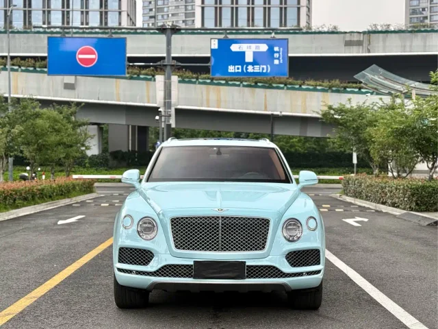 Bentley Bentayga 4.0T V8