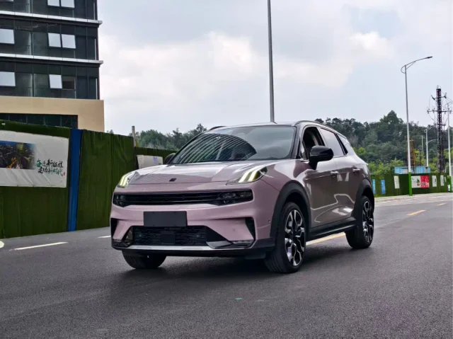 Lynk & Co 06 1.5T Shero Pink Special Edition