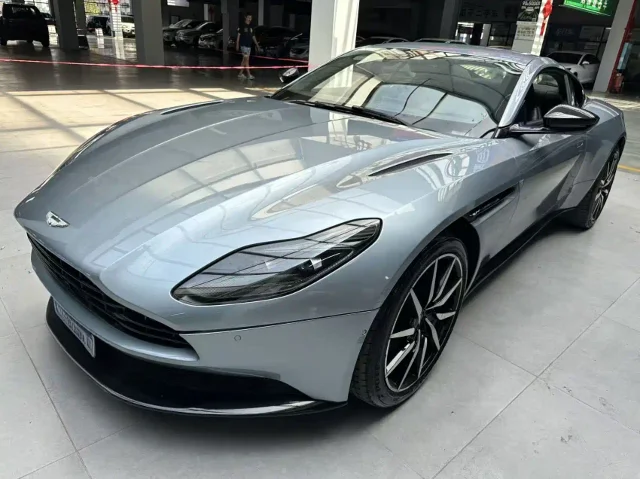 Aston Martin DB11 4.0T V8 Coupe