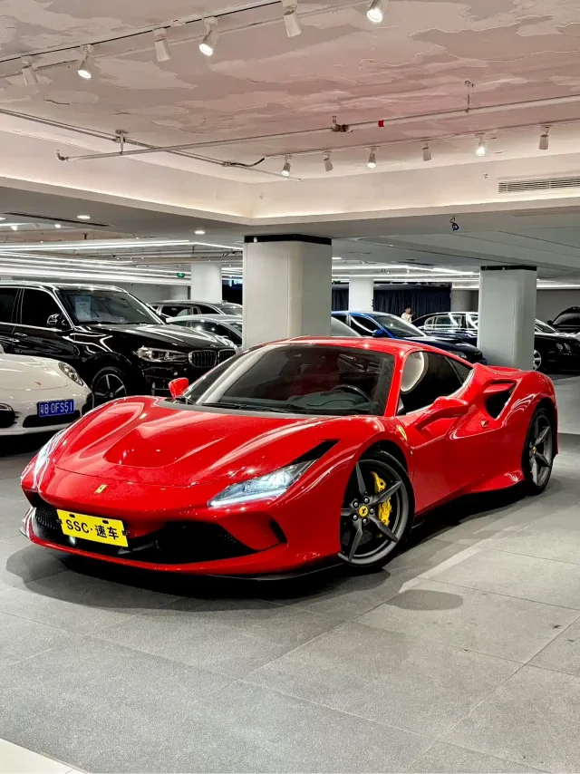 Ferrari F8 Tributo 3.9T V8