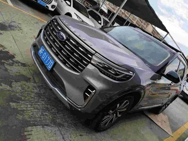 Ford Explorer EcoBoost 285 4WD Titanium Gold Edition 7 seats