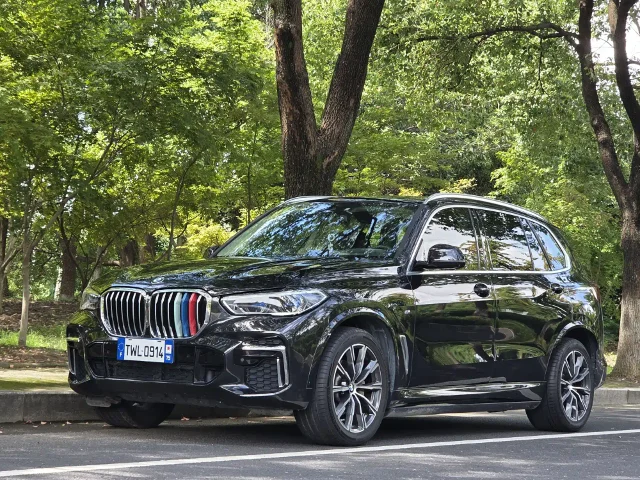BMW X5 Facelift xDrive 30Li Premium Type M Sport Package