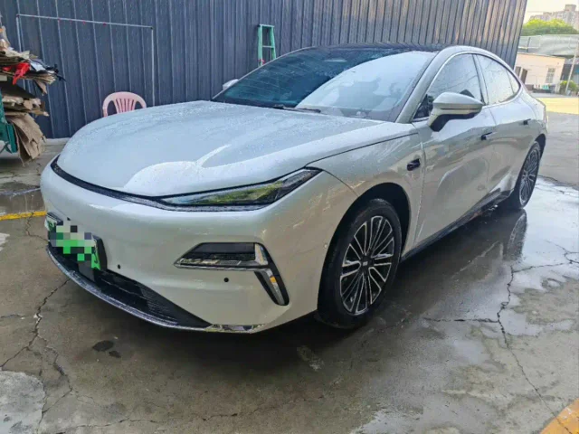 Geely Galaxy Xingyao 8 130km EM-i Premium Edition