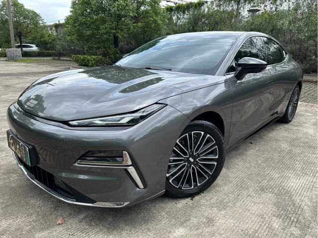 Geely Galaxy Xingyao 8 130km EM-i Premium Edition