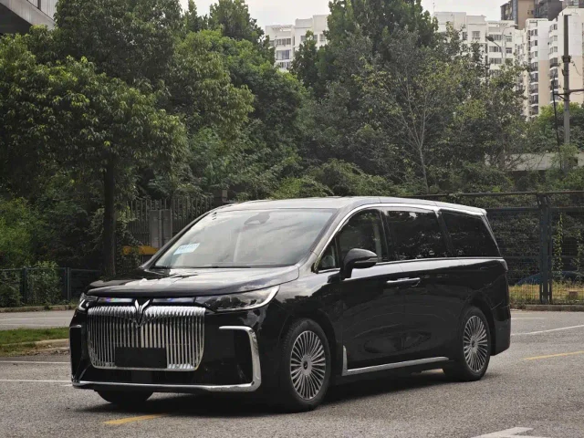 Voyah Dreamer PHEV 4WD Flagship Kunpeng Edition