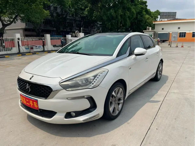 DS 5 1.6T Luxury Edition THP160