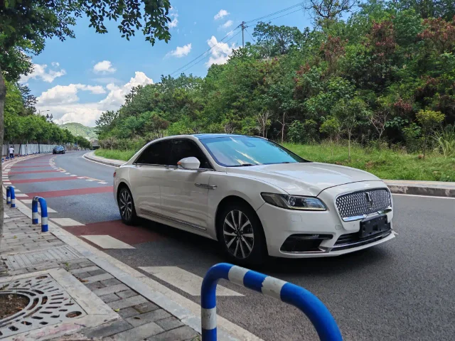 Lincoln Continental 2.0T 2WD Premium Edition