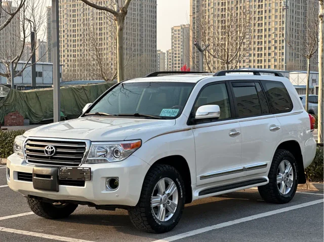 Toyota Land Cruiser 4.0L V6 Middle East Limited Edition