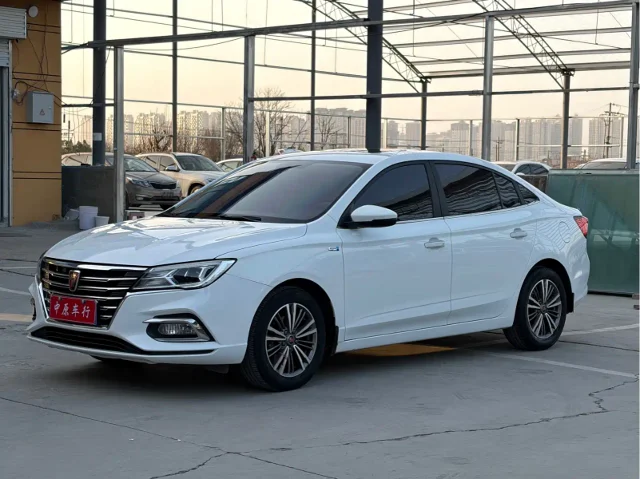 Roewe i5 1.5L Manual 4G Connected Bright Luxury Edition