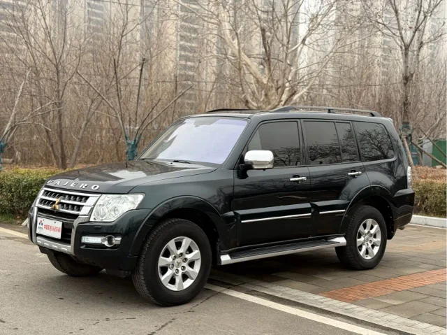 Mitsubishi Pajero (Import) 3.0L Auto Premium Edition China V