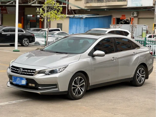 Venucia D60 1.6L XV CVT Connected Luxury Edition